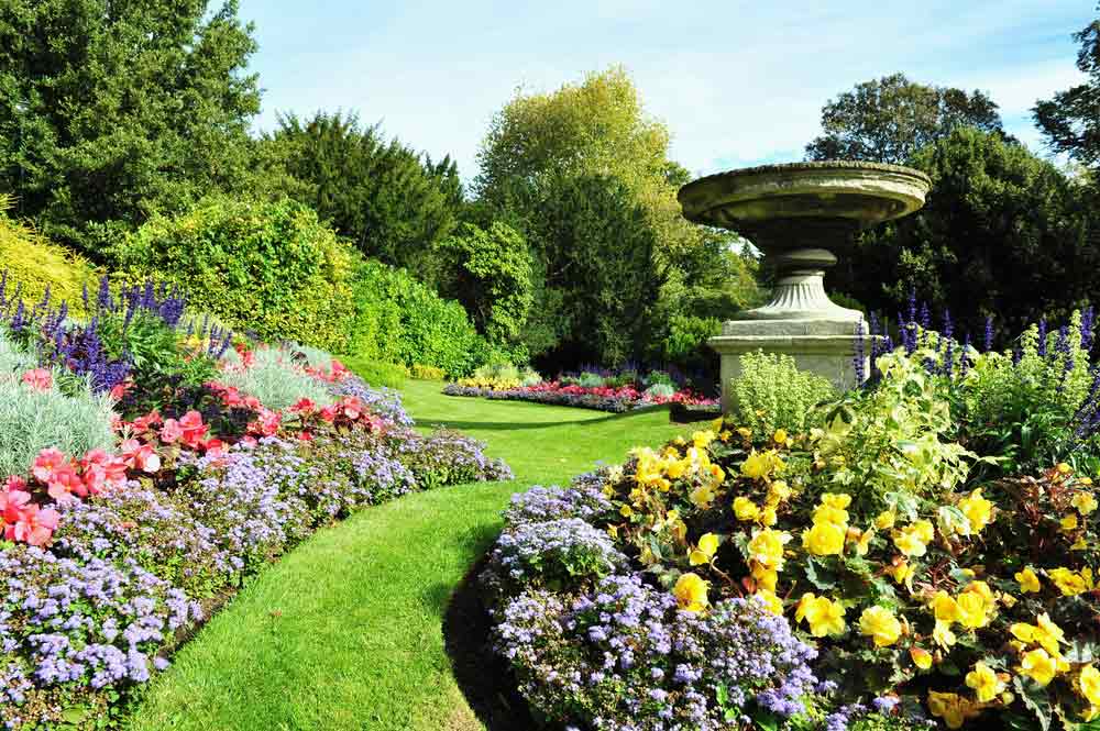 Utilising Flowerbeds in Garden Landscape Design